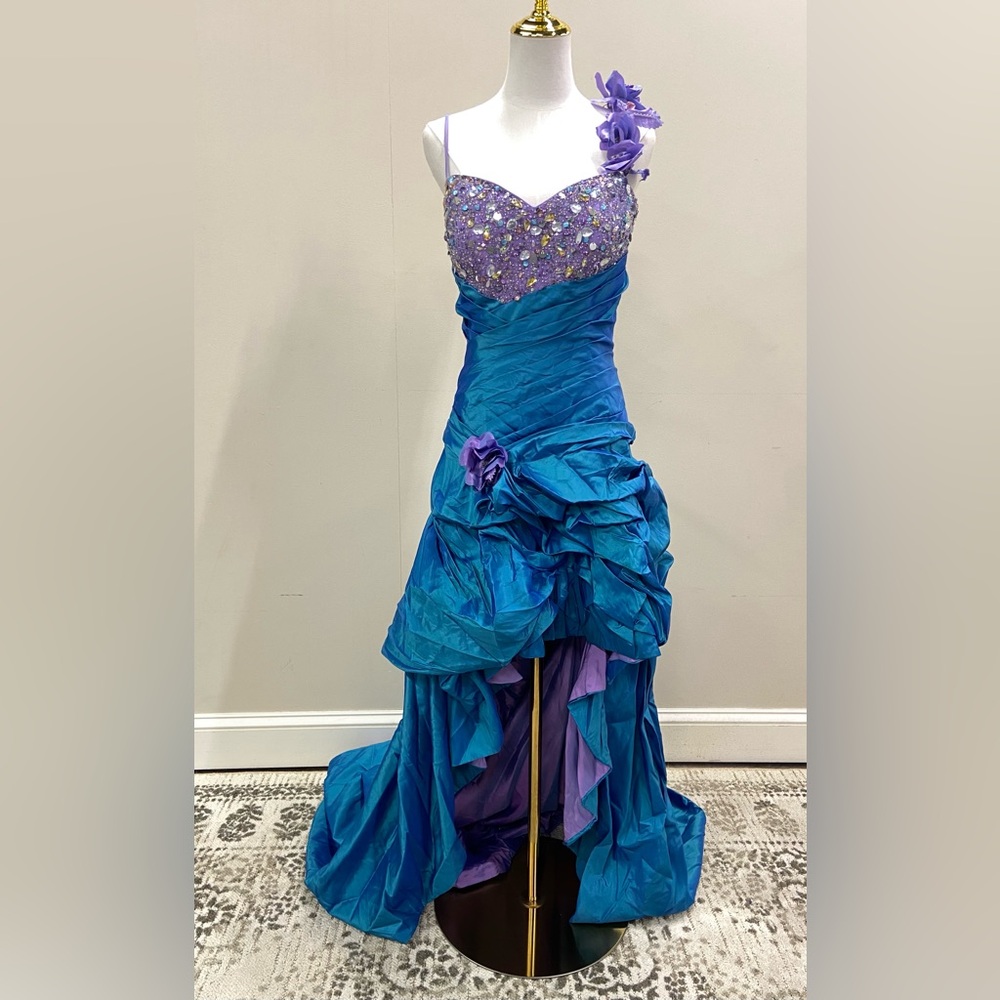 NWT Tony Bowls gown. Size 12💃